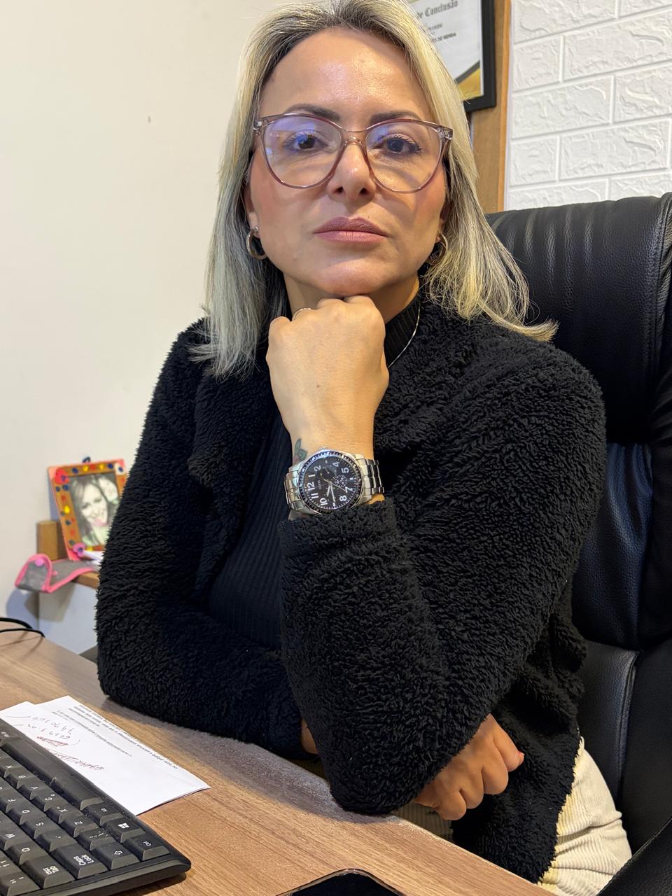 Mel Oide - Contadora Sênior